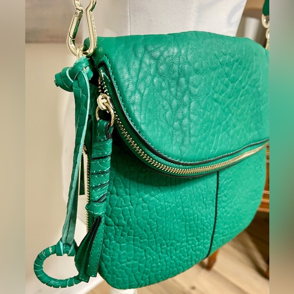 NWT🥰 VINCE CAMUTO Leather Cory crossbody bag, Emerald Isle green/kelly green - Picture 2 of 15